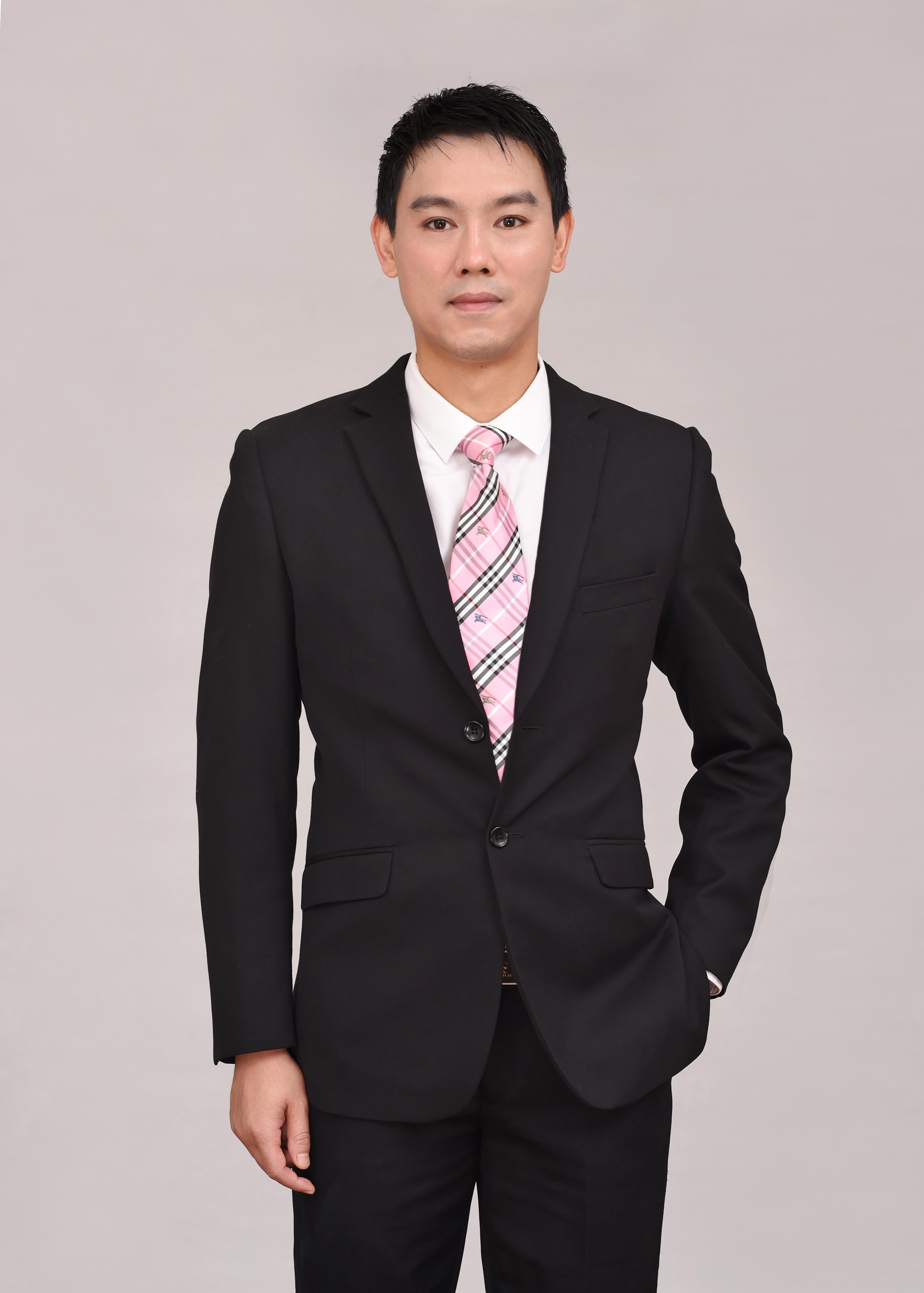 何乔友 视觉与舞美负责人